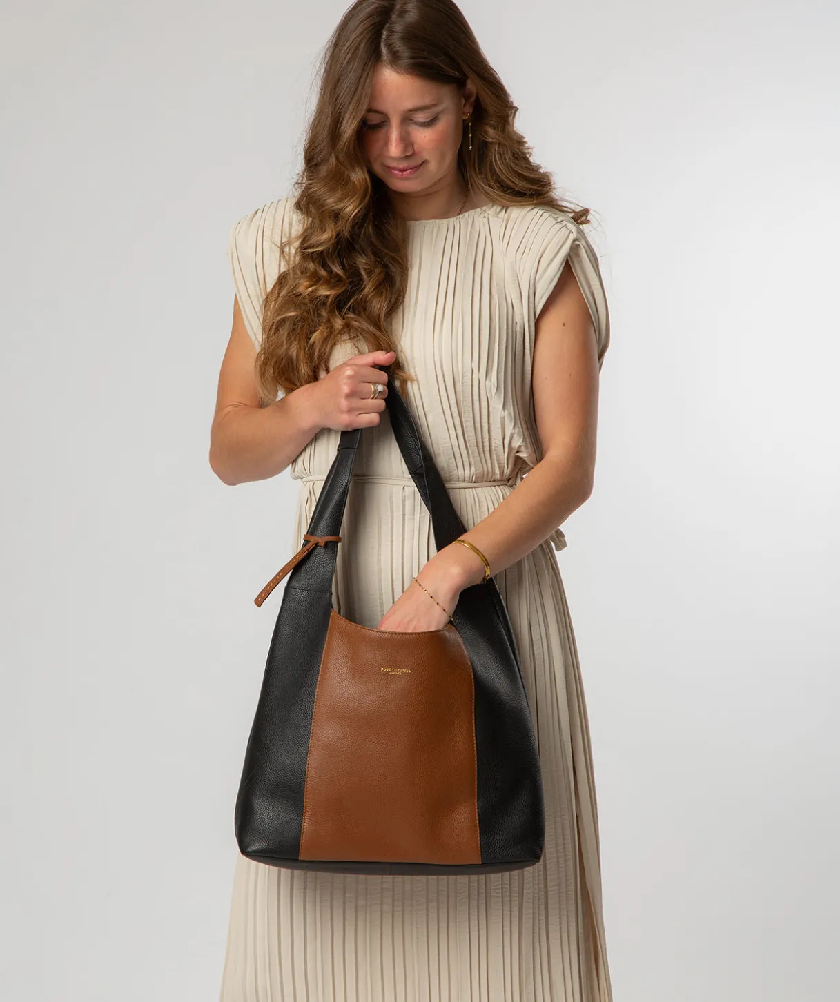 Nina' Black & Tan Leather Shoulder Bag